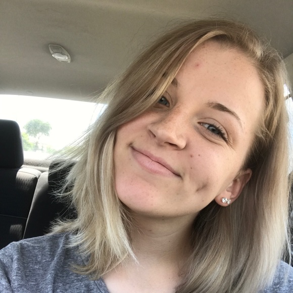 Meet your Posher, Mikaela - Picture 4 of 7